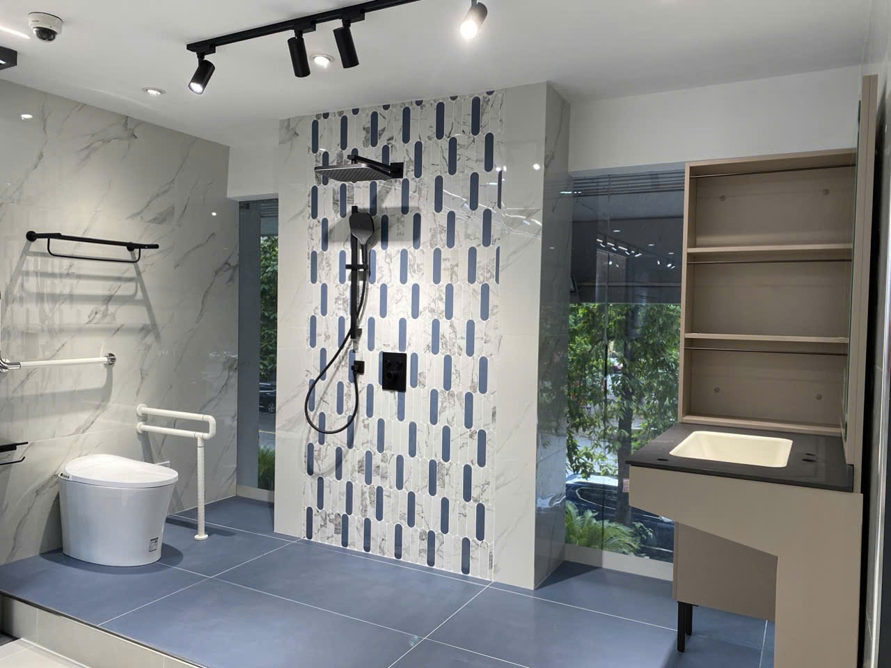 Thiết bị vệ sinh - Công Ty TNHH Thương Mại Tổng Hợp Minh Tiến